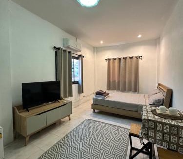 Na Chom Thian Hotel | White Corner