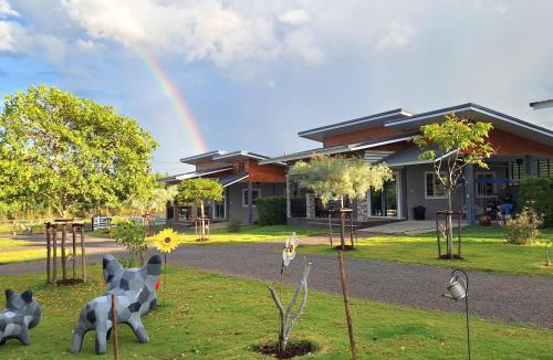 Suan Phueng House | บ้านน้ำผึ้งโฮมสเตย์ Pool & Garden