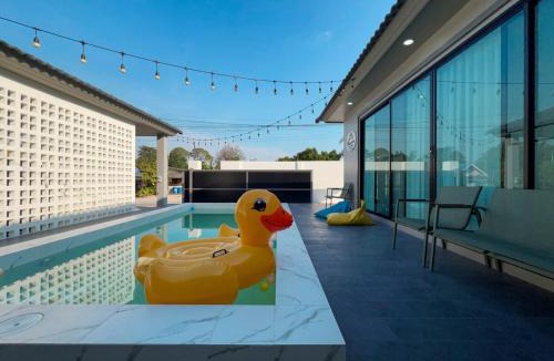 Nikhom Phatthana Villa | Kuekul Pool Villa