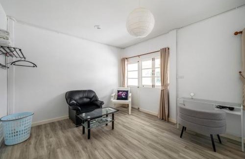 Prawet House | City Home 4BR near Hua Mak station with parking