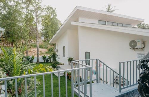 Srithanu Villa | Baan Sook Villa Bright Private Pool