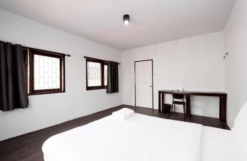 Wat Bowon Niwet Apartment | xx Mitr inn Khaosan ถนนตะนาว
