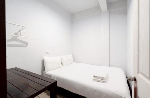 Wat Bowon Niwet Apartment | xx Mitr inn Khaosan ถนนตะนาว