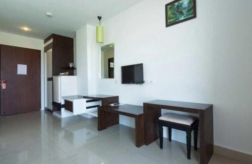 Nong Prue Hotel | Townhouse Hillview Suites Pattaya Formerly Chatkaew Suites