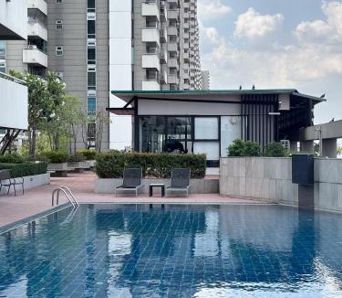 Ban Mai Apartment | Bann-Kun Impact Muang Thong 2BR Condo Wi-Fi MRT Pink Near Airport DM