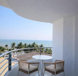 Ban Bang Saen Apartment | The Beach Bangsaen by Thanthita next to Wonnapa beach FREE DISNEY PLUS