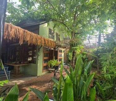 Koh Kaew House | Three Hen Lakeside