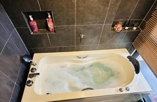 Khlong Sam Prawet Apartment | Coco City Jacuzzi 1-Airport City Access