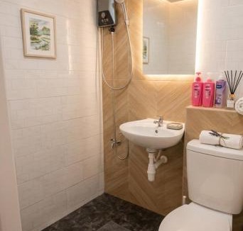 Racha Thewa Apartment | Hugg daily airport 5
