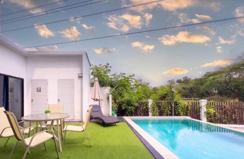 San Sai Villa | Lakeside Lotus Pool Villa - 9 Bedrooms