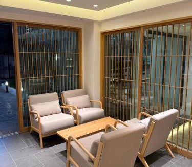 Khlong Kra Saeng Apartment | 611 Hotel