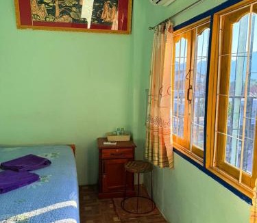 Vang Vieng Hostel | Vang Vieng Freedom View Hostel