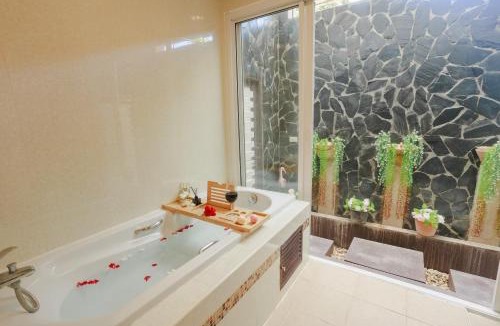 Mae Jo Villa | Private 400m2 Villa - Hearth - Mountain View - Huge yard - AC - Late Check-in