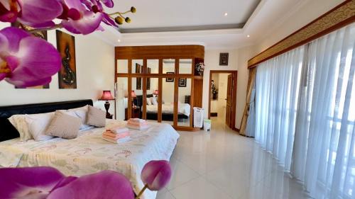 Jomtien Apartment | "Garden Palace" Huge Semi-4Bed Lux Pool Villa near Beach