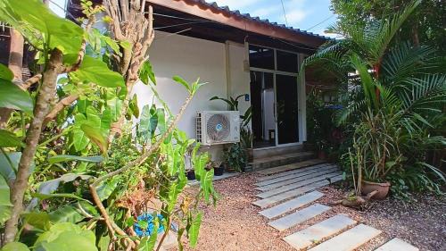 Ko Lanta Old Town Villa | Tropical Sea Front House