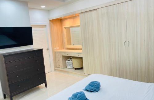 Pratumnak Hill Villa | 3BR Pool Villa Beach Access Patumnak Hill
