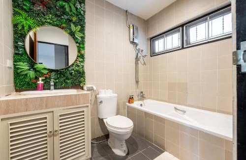 Phra Khanong Villa | Bangkok Cozy Garden Pool Villa Sukhumvit