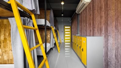 Pom Prap Hostel | Room 22 Hostel - near Chinatown