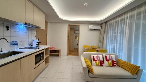 Kamala Apartment | Premium 2BR near Kamala Beach, Pool, Gym & Shuttle Bus