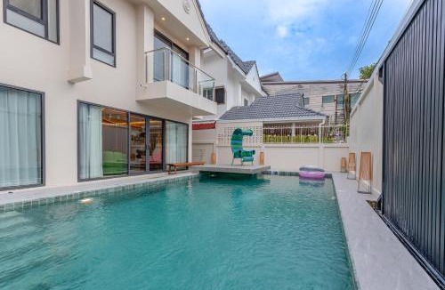 South Pattaya Villa | T M L-Urban Exquisite Pool Villa -4 bedrooms & 6 bathrooms - Private KTV - Prime Location -Family & Group