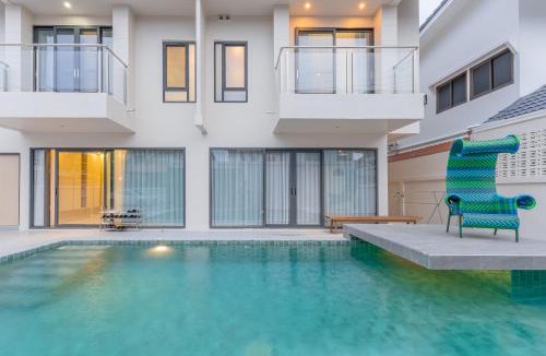 South Pattaya Villa | T M L-Urban Exquisite Pool Villa -4 bedrooms & 6 bathrooms - Private KTV - Prime Location -Family & Group