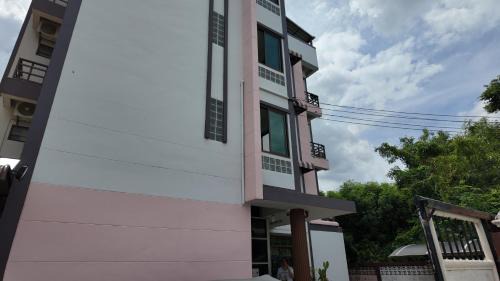 Mueang Samut Prakan District Apartment | ธิติกาญจน์ อพาร์ทเม้นท์