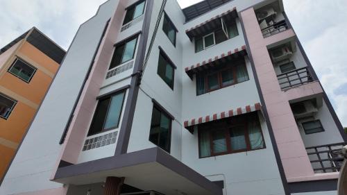 Mueang Samut Prakan District Apartment | ธิติกาญจน์ อพาร์ทเม้นท์