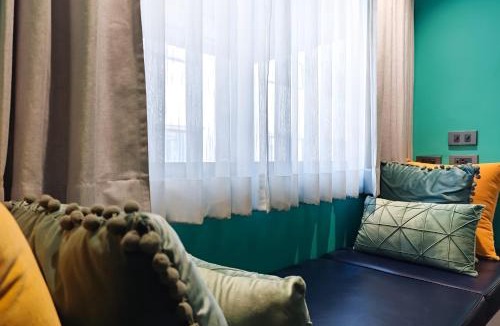 Thapae Hotel | DAY & NIGHT by THE MOMENT