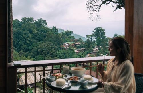 Mae Taeng Hotel | Baan Nhuer Mek บ้านเหนือเมฆ Coffee and Desk on the Cloud