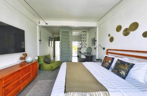 Phra Khanong House | Siri Designer 3-Storey Townhouse with Garden and Luxury Amenities