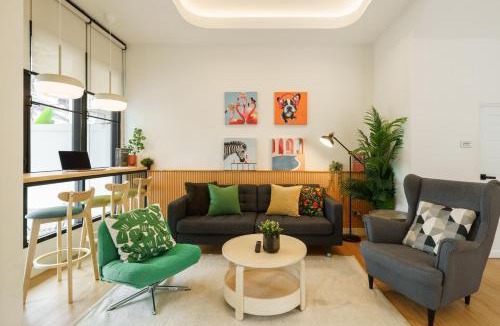 Phra Khanong Nuea House | Cozy Spacious 4BR Villa, 12pax, 200m BTS PhraKhanong, 10min ThongLo, Fast 500mbps Wifi