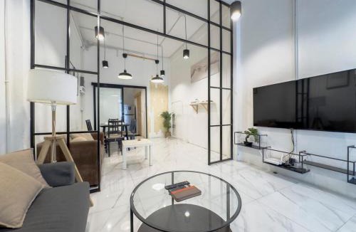 China Town Villa | 200m to Chinatown Yaowarat Entire 3-Floor Home 5 Bedrooms Characteristic old neighborhood Great for Groups
