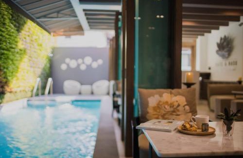 Thapae Hotel | Kate and Hasu Boutique Chiangmai