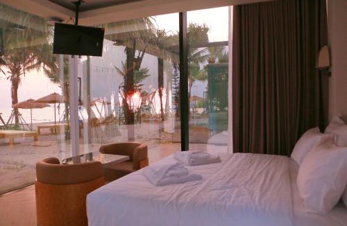 Chakphong Hotel | Mirror Mirror Hotel Cafe & Restaurant