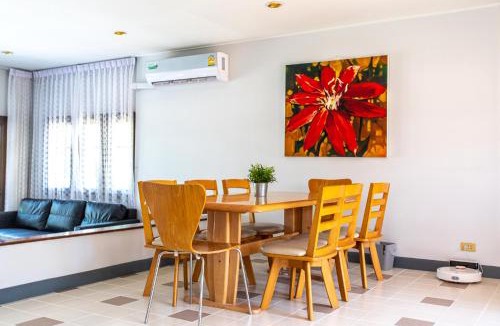 Kram House | F4 Beach house Kitchen BBQ 3 bedrooms Large yard