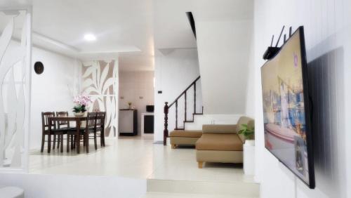 Sam Wa Tawan Ok Resort | Home 3 Bedrooms Donmueng- Saimai หลังใหญ่ ฟรี wifi