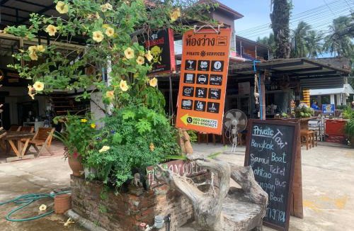 Saphli Hostel | Pirates Terrace โจรสลัด ชุมพร