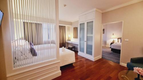 Thanon Phaya Thai Hotel | The Sukosol Hotel