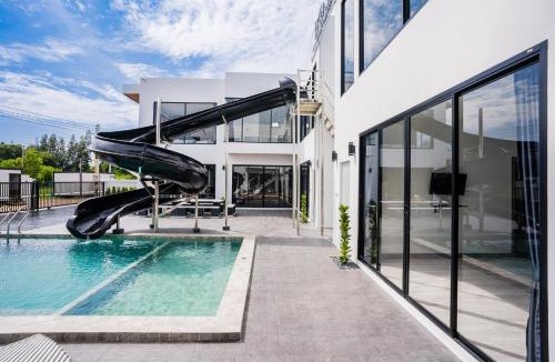 Bang Sare Villa | BOSS Luxury PoolVilla Pattaya Bang Saray Beach 8 Bedrooms