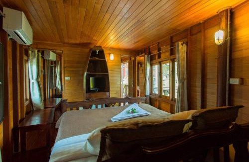 Song Phi Nong Resort | Kaengkrachan Boathouse Paradise Resort