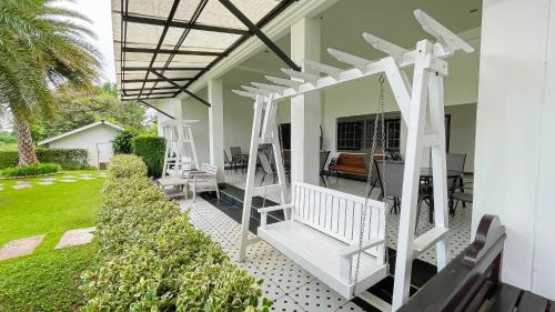 Pak Nam Pran Resort | ทรายทอง รีสอร์ท