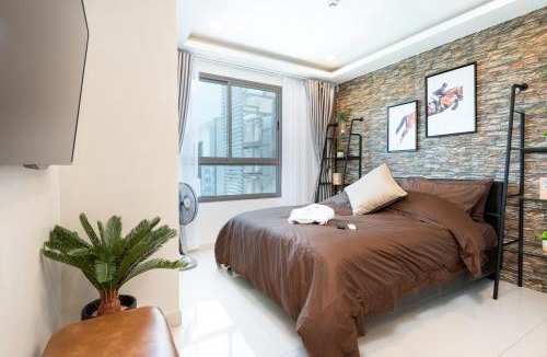 South Pattaya Apartment | Rare XXXL Swimming Pools Resort - 500Mbps Blazing Fast Free WIFI - Top Floor Pool View Balcony - Gym - Sauna - Kids Playground - Supermarkets
