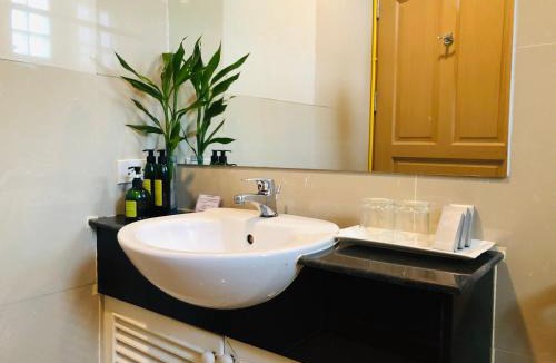 Ploenchit Hotel | Alt Hotel Nana by UHG -Nearby Benjakitti Park & Queen Sirikit National Convention Center