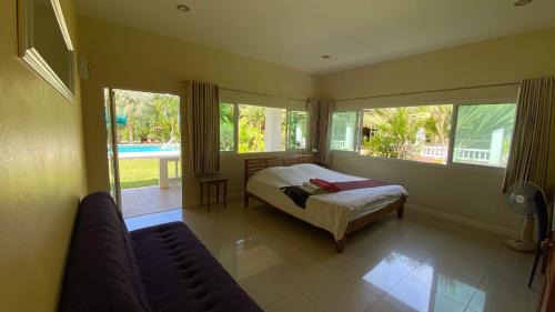 Phongprasan House | Palm Gardens Resort, Bang Saphan