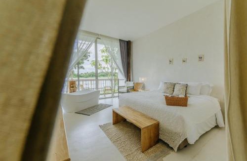 Kamphaeng Phet Hotel | White Wall Riverfront Hotel