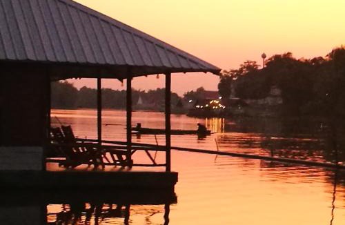 Uthai Thani Resort | River Marina Resort