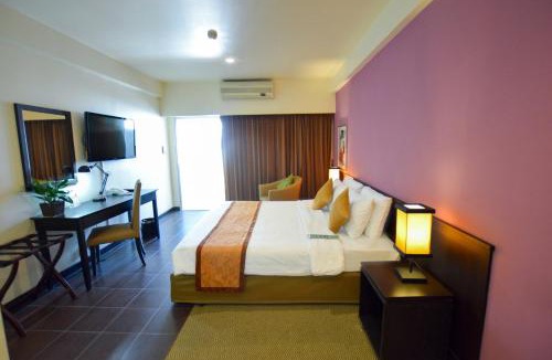 Mueang Samut Prakan District Hotel | The Color Living Hotel