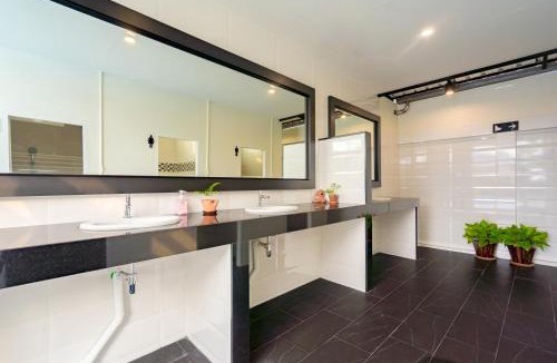 Khlong Song Ton Nun Hotel | Suphan Lake Hometel