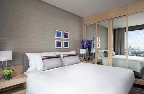 Samre Hotel | Avani Plus Riverside Bangkok Hotel