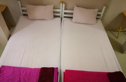 Wat Bowon Niwet House | Honey Place Guesthouse